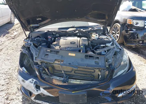 2013 Mercedes-Benz C 250 Luxury/Sport z USA, uszkodzony, nr VIN WDDGF4HB2DR266458